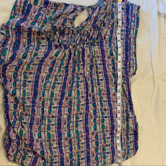 Gorgeous blouse by Forever 21 - Picture 3 of 4